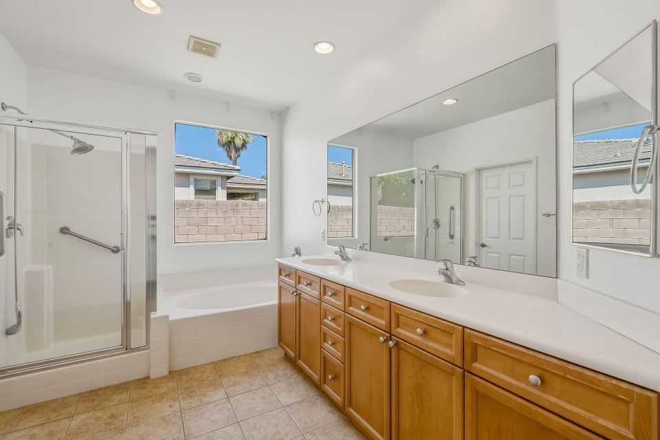 Exceptional opportunity to own a spacious 4 bedroom, 3 bath residence – image 33