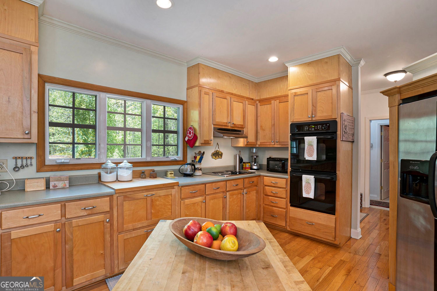 Experience the epitome of country living on this expansive 10+ acre pr – image 8