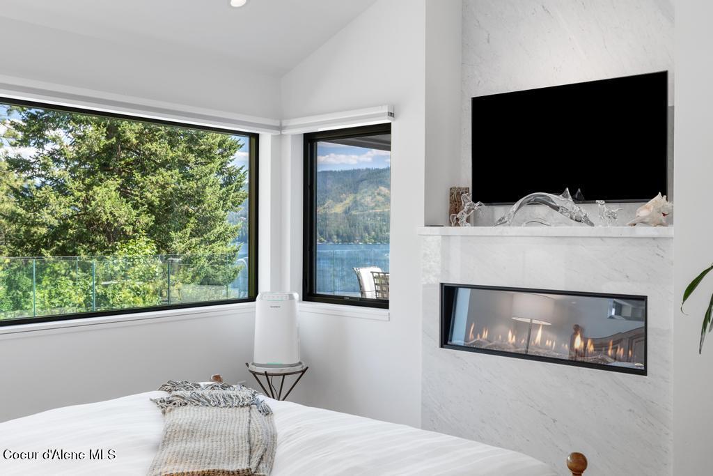 Lake front property with completely reimagined home, finished in 2024 – image 42