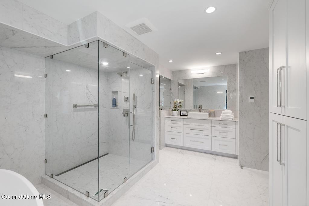 Lake front property with completely reimagined home, finished in 2024 – image 32