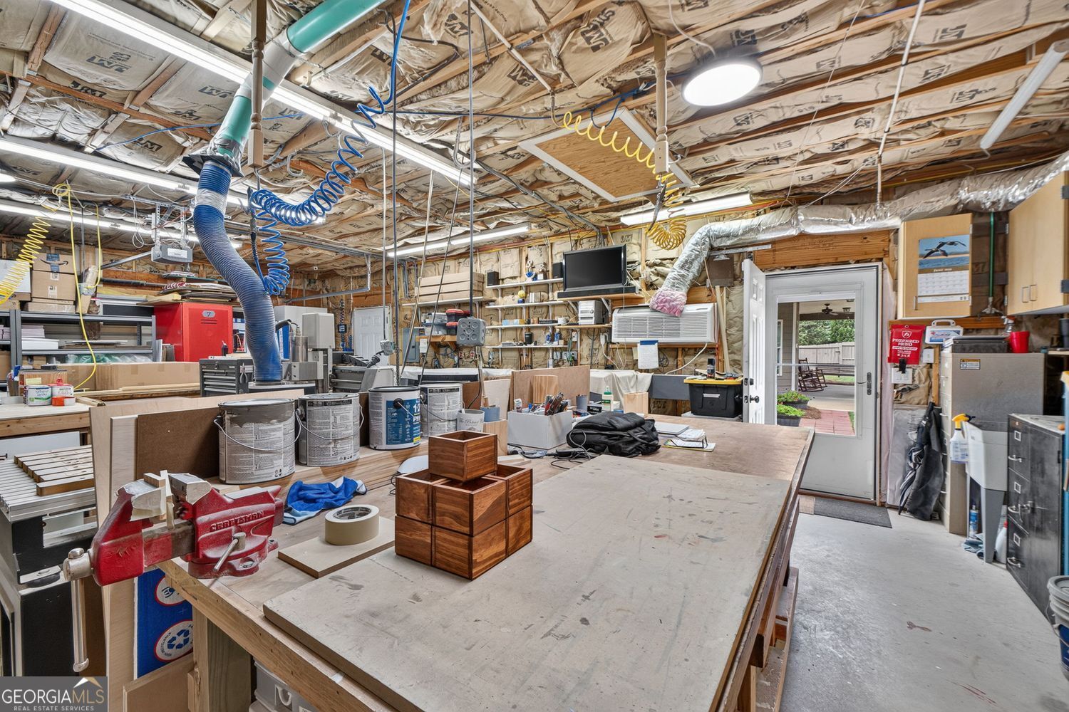 Incredible custom home with tons of bells and whistles in sought after – image 60