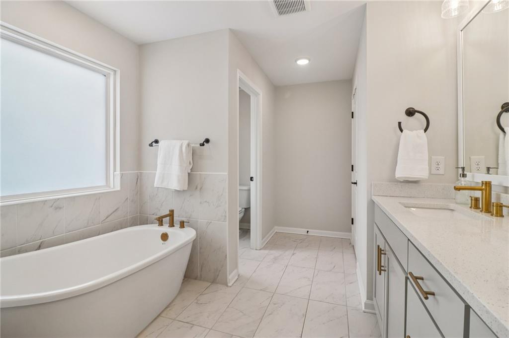 Welcome to luxury living in the heart of West Forsyth, where designer – image 38