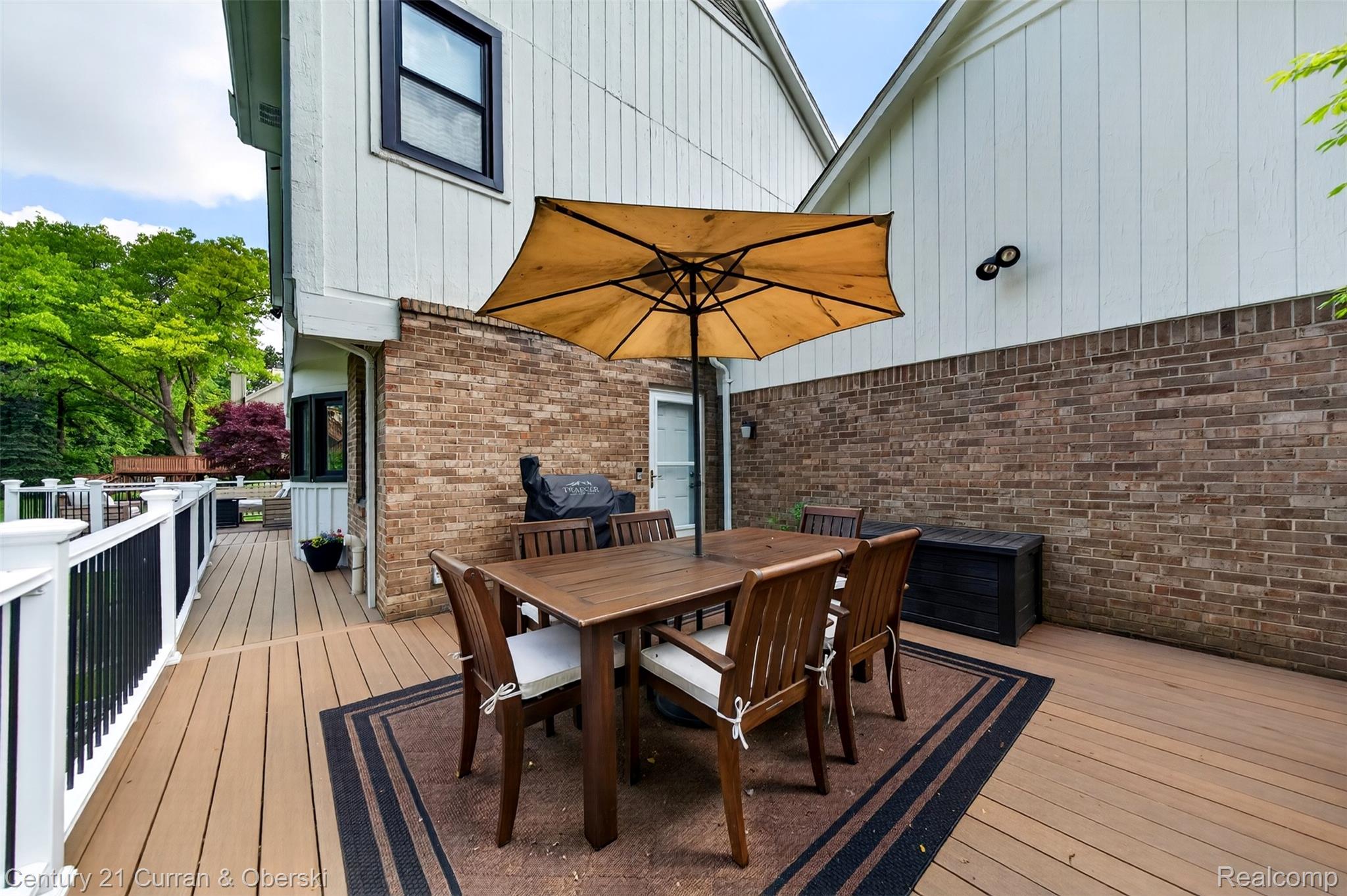 Welcome to 30999 Sudbury Street in Farmington Hills. This beautifully – image 55