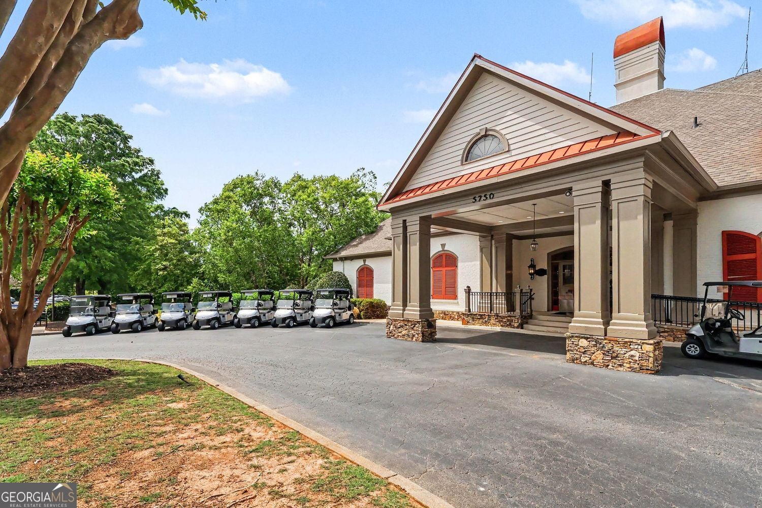 Welcome to 5640 The 12th Fairway, a cul-de-sac home in Olde Atlanta Cl – image 7