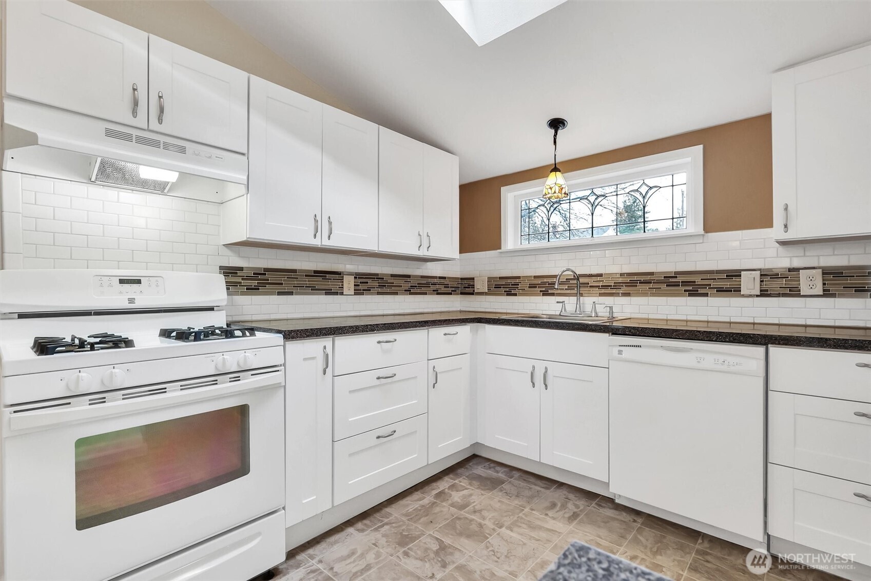 13722 13722 Interlake Avenue, Seattle, Washington, 98133, USA, 2 Bedrooms Bedrooms, ,2 BathroomsBathrooms,Residential,For Sale,13722 Interlake Avenue,2490690