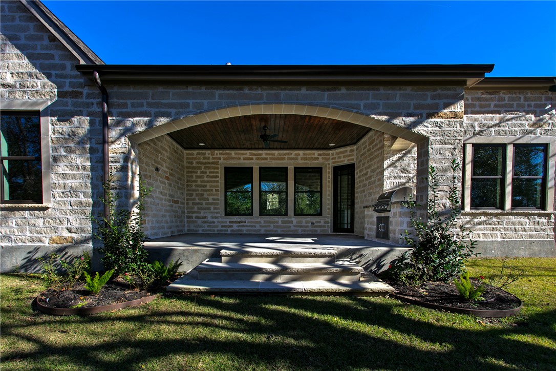 Elegant and refined new construction home located in the esteemed Mira – image 25