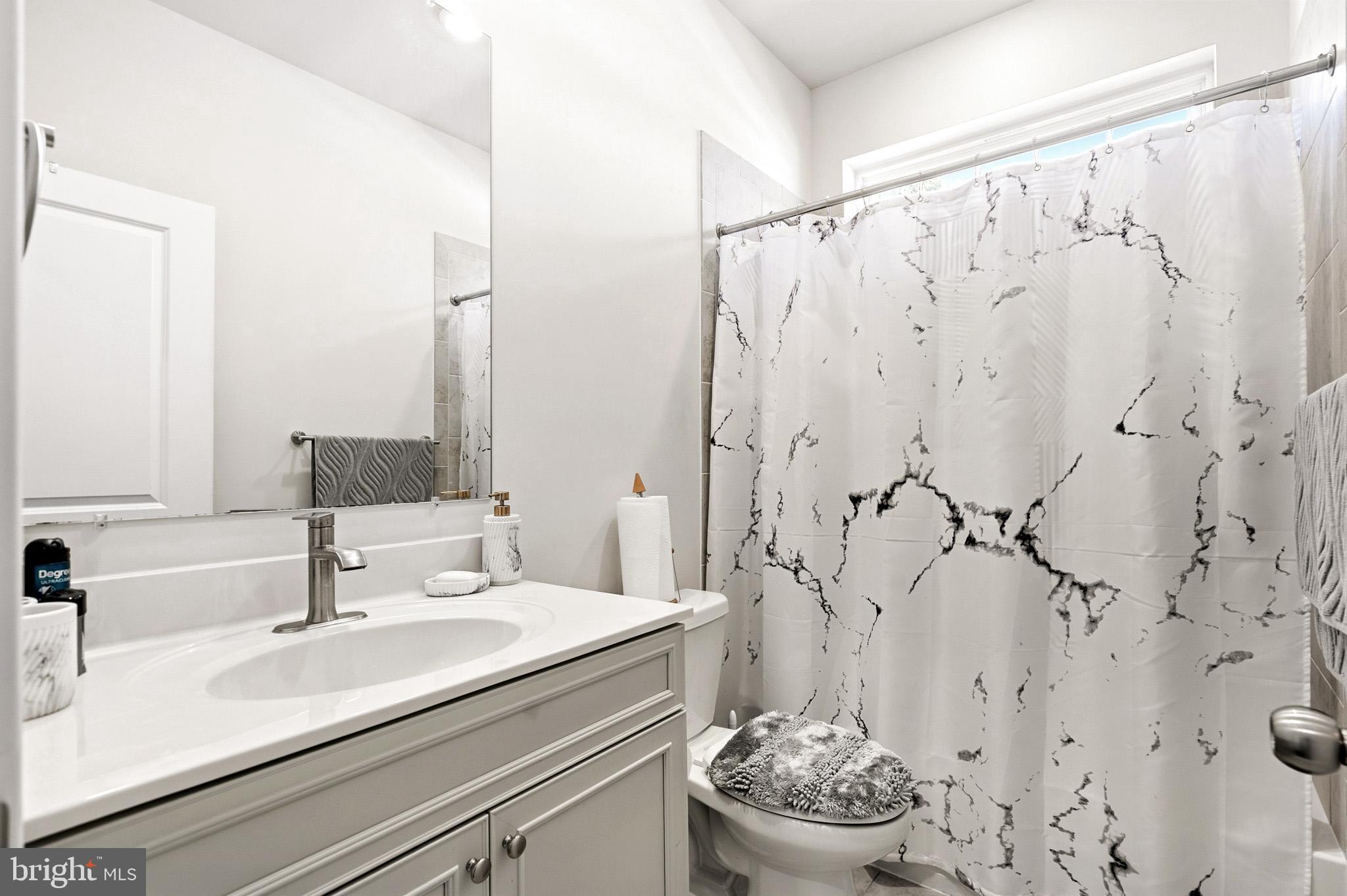 HOME SWEET HOME! Like new beauty situated on a corner lot, in sought – image 9