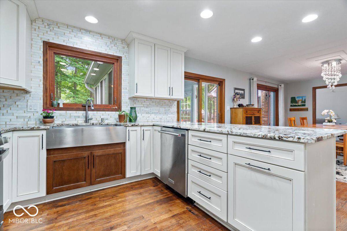 Updates galore in desirable Feather Cove III! Nestled on a half-acre w – image 15