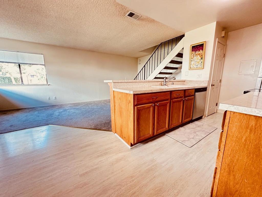 Who Wouldnt Want to live in desirable Capitola Knolls Community! Nestl – image 7