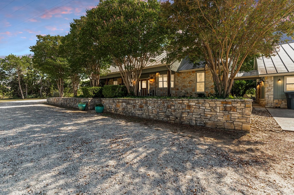 Unrestricted 3-acre property designed with homesteading & self-suffici – image 5