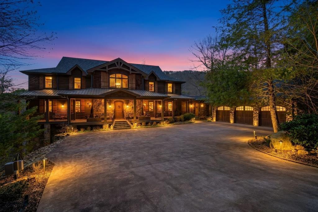 Architectural Mountain Sanctuary on 5+ Private Acres. Experience refin – image 1