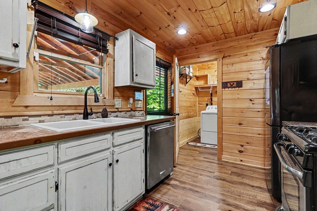 OWNER FINANCING AVAILABLE. SELLER IS CURRENTLY OFFERING 4% WITH 15% DO – image 19