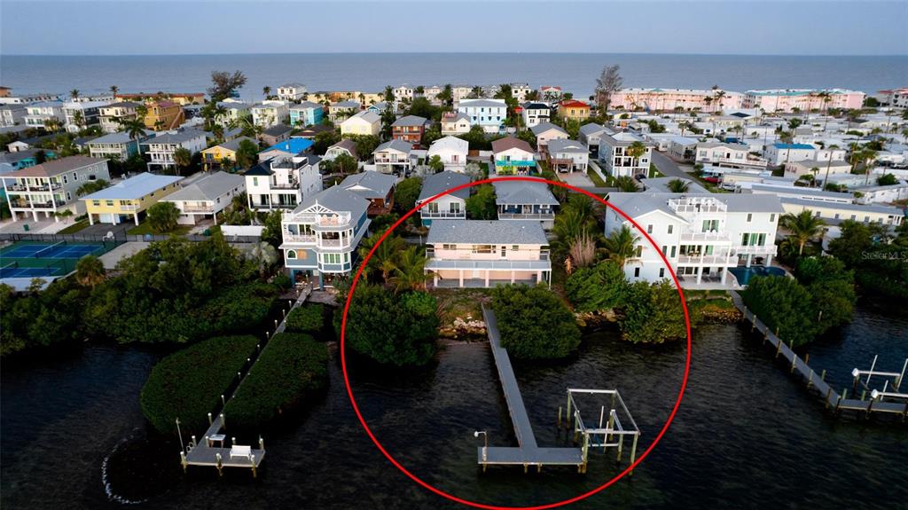CONFIRMED POTENTIAL FOR TWO BUILDABLE WATERFRONT LOTS - This rare offe – image 9