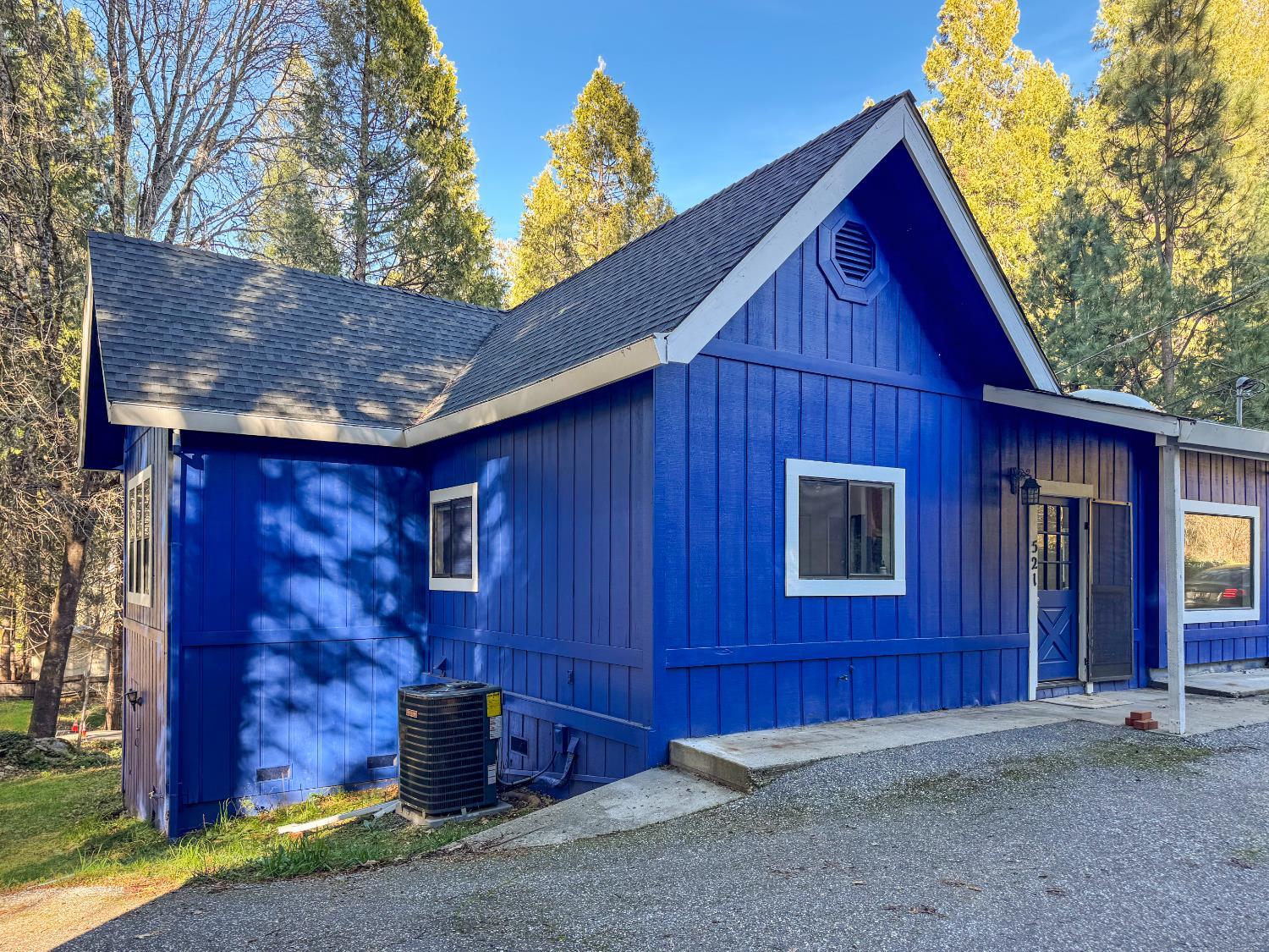 Come enjoy the privacy of this tucked-away home, perfectly positioned – image 14