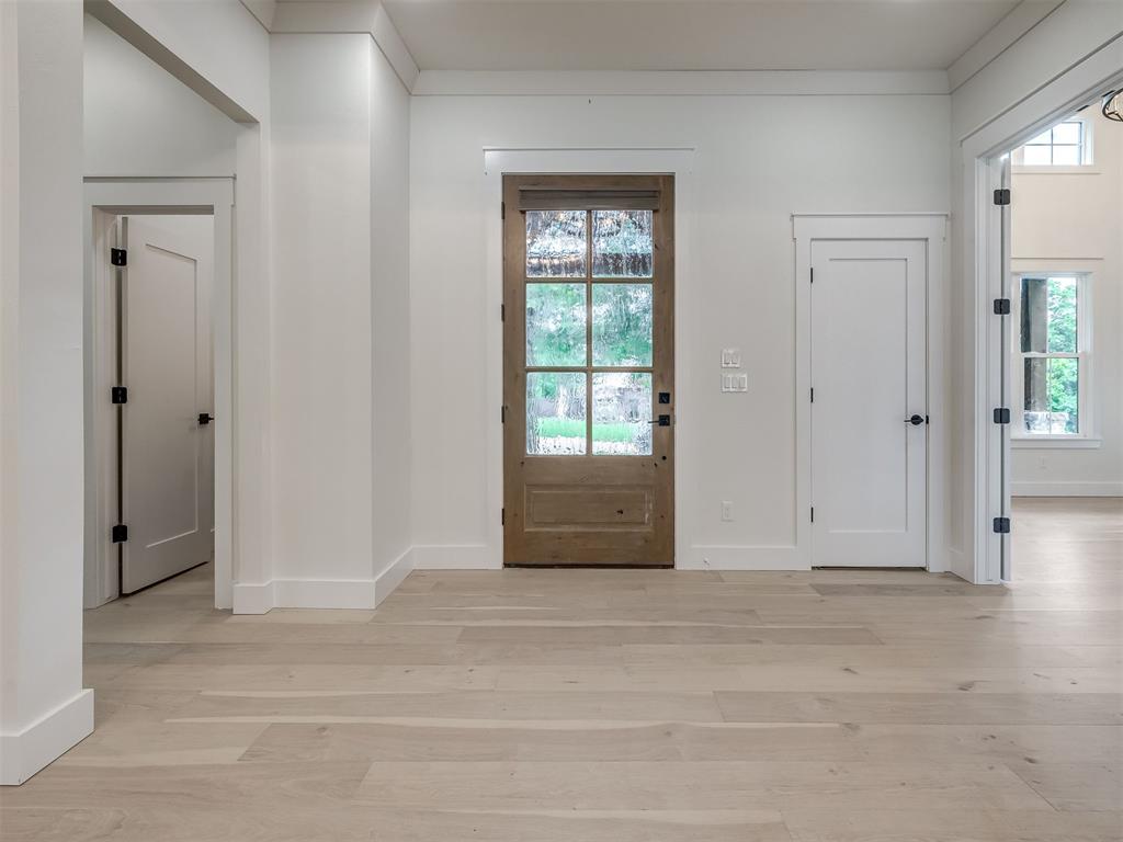 Amid the wooded charm of Arcadia, 12925 Broken Arrow offers a perfect – image 6