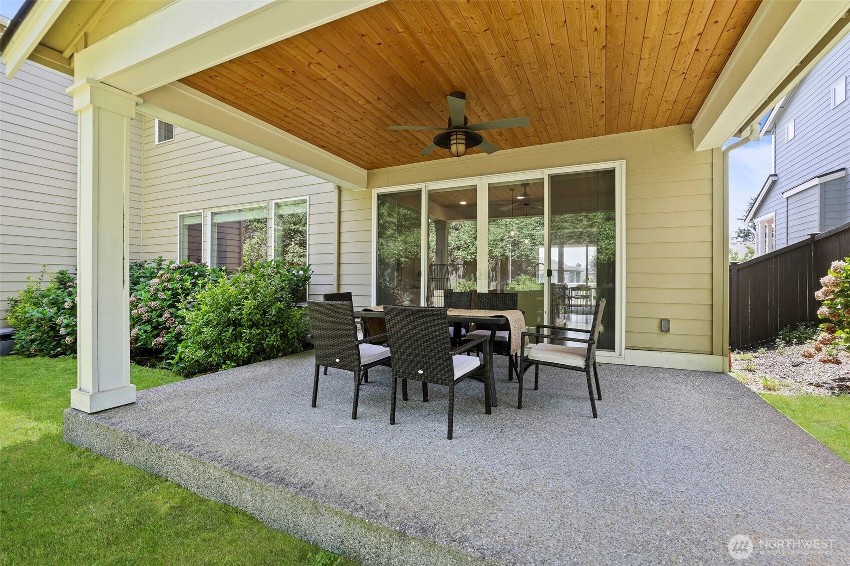 Welcome to this beautifully designed Sagebrook Lane home in Bothell Ca – image 32