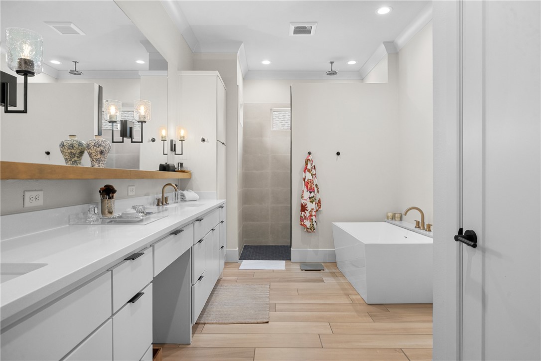 This stunning 4-bedroom, 4.5-bath modern home in Greens Prairie Reserv – image 18