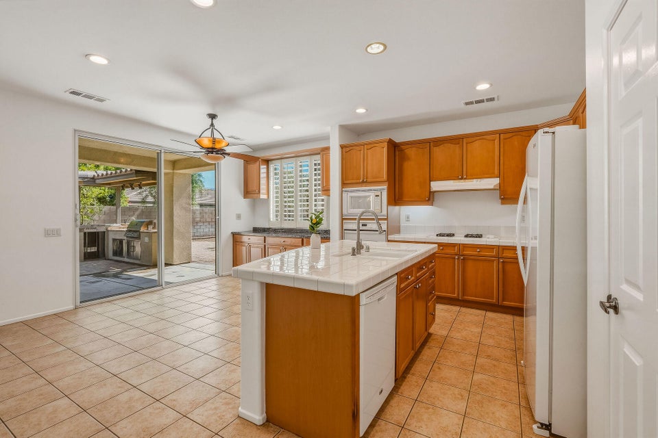 Exceptional opportunity to own a spacious 4 bedroom, 3 bath residence – image 12