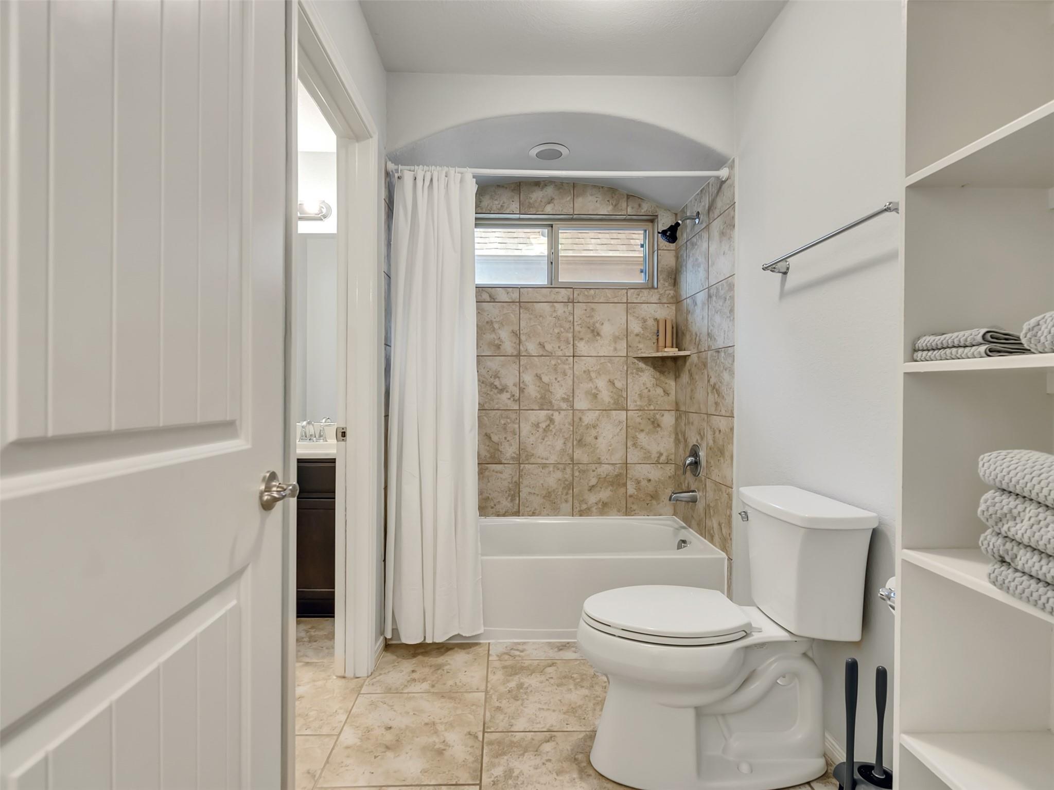 Nestled in a friendly community, this 4-bed, 3.5-bath home offers a pe – image 30