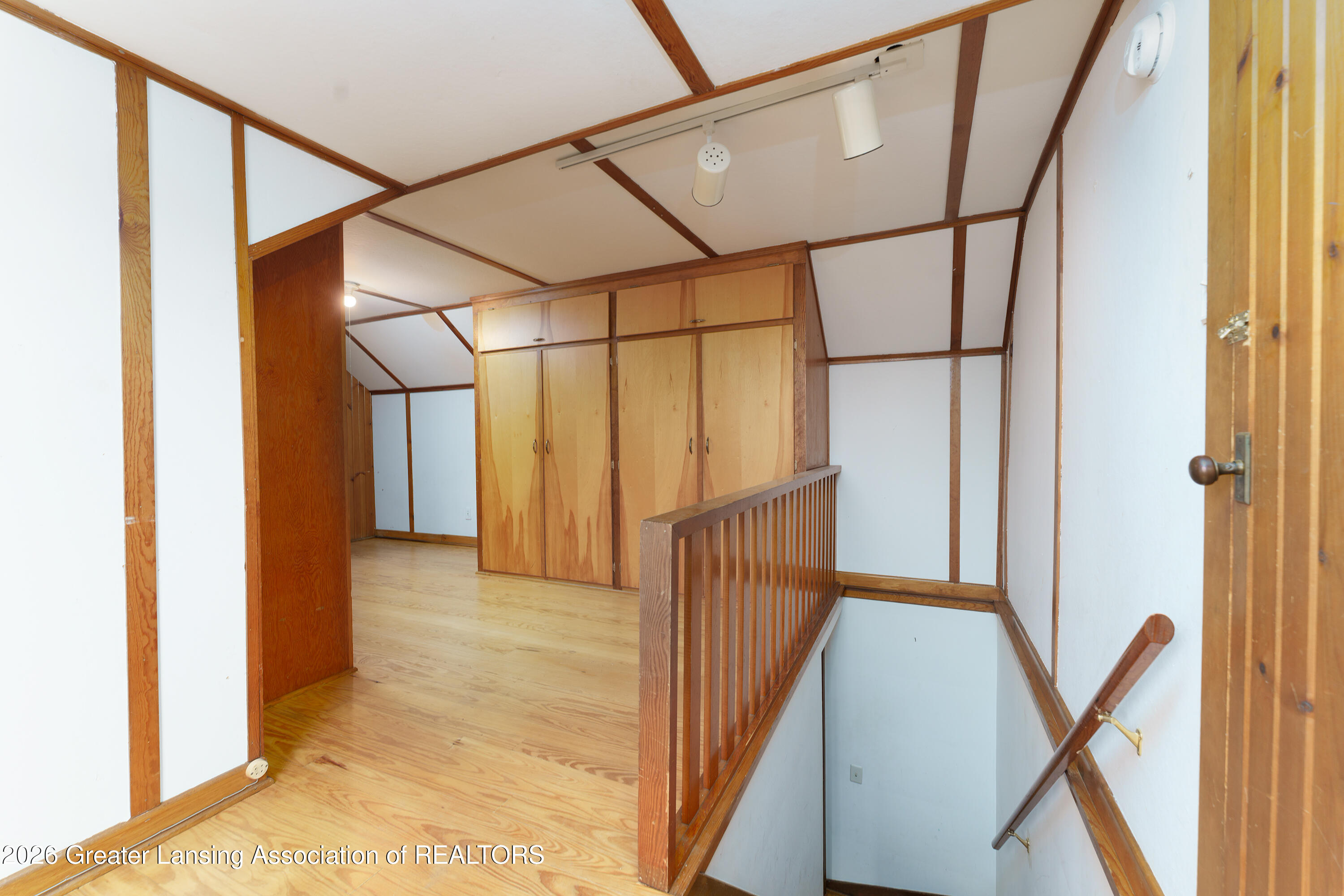 A rare opportunity to score a quintessential Glencairn gem! Gorgeous c – image 64