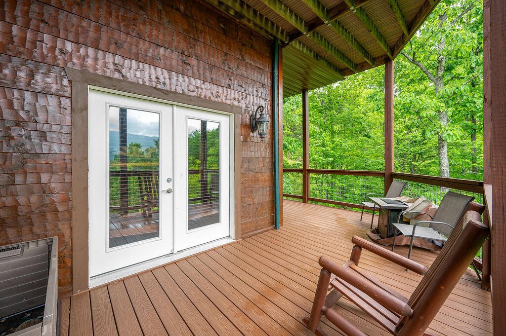725 725 Big Bear Ridge Road, Gatlinburg, Tennessee, 37738, USA, 5 Bedrooms Bedrooms, ,6 BathroomsBathrooms,Residential,For Sale,725 Big Bear Ridge Road,308006