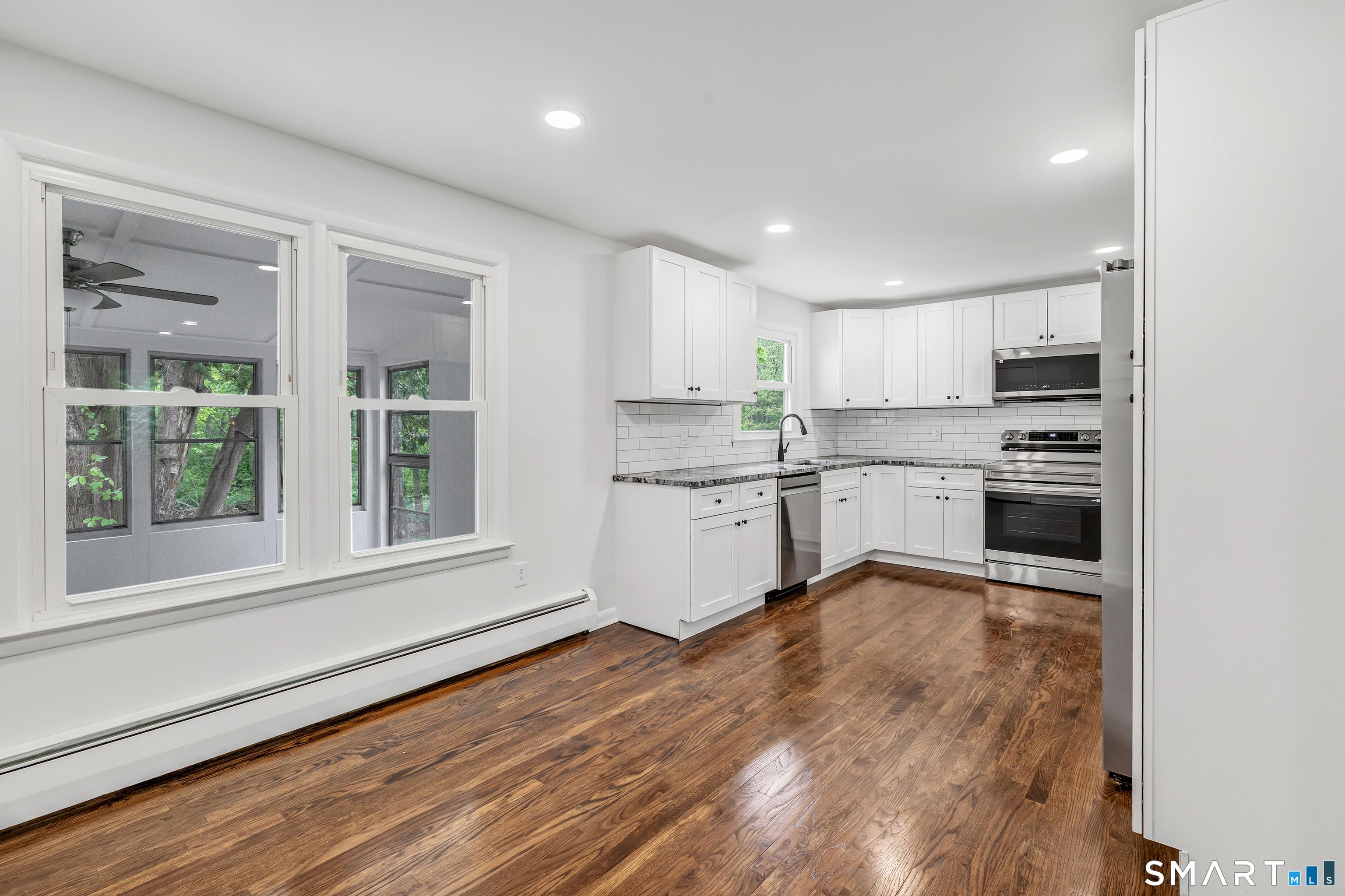 Welcome to 7 Longview Road, located in the desirable Sandy Hook sectio – image 9