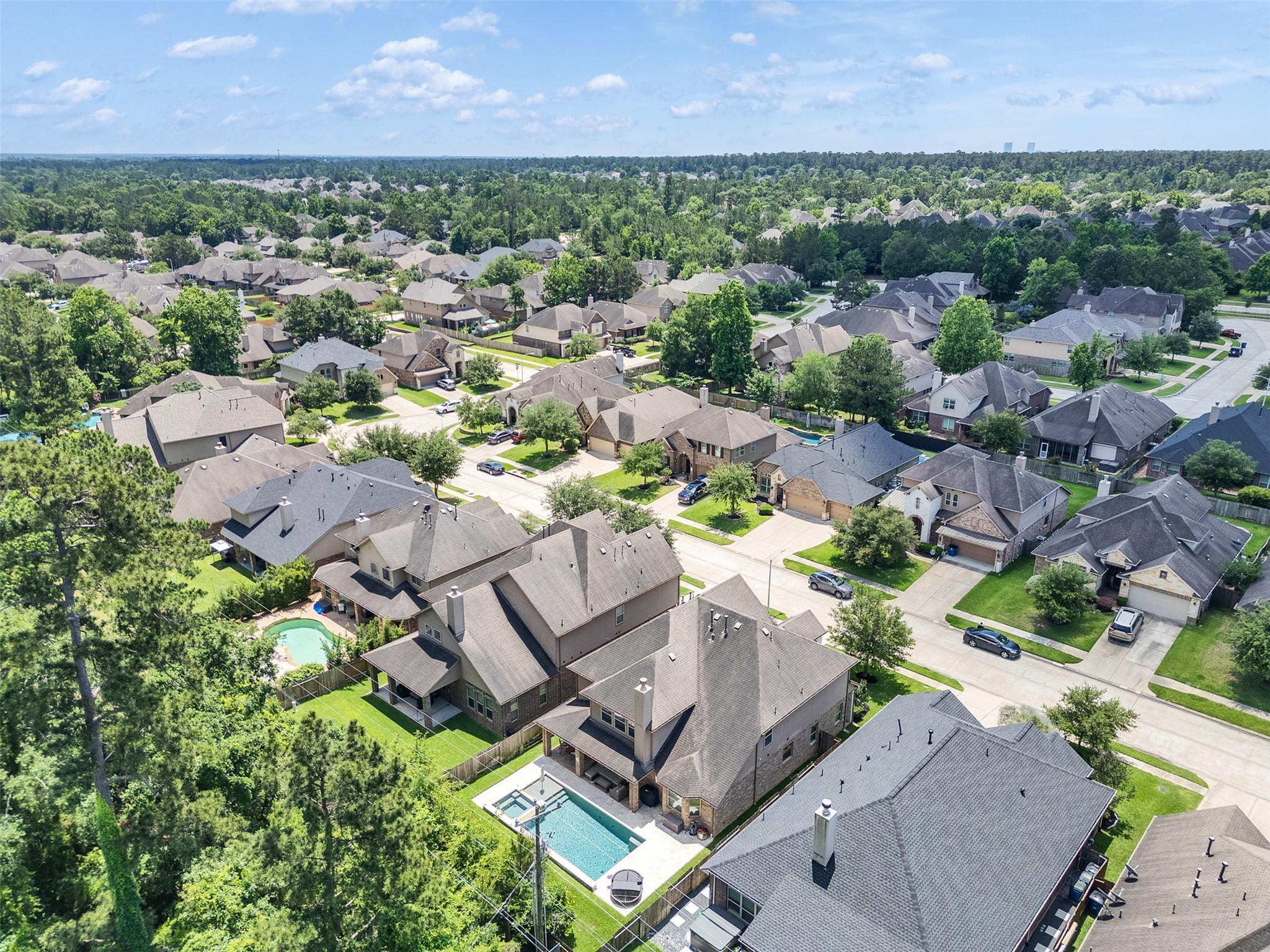 Nestled in a friendly community, this 4-bed, 3.5-bath home offers a pe – image 6