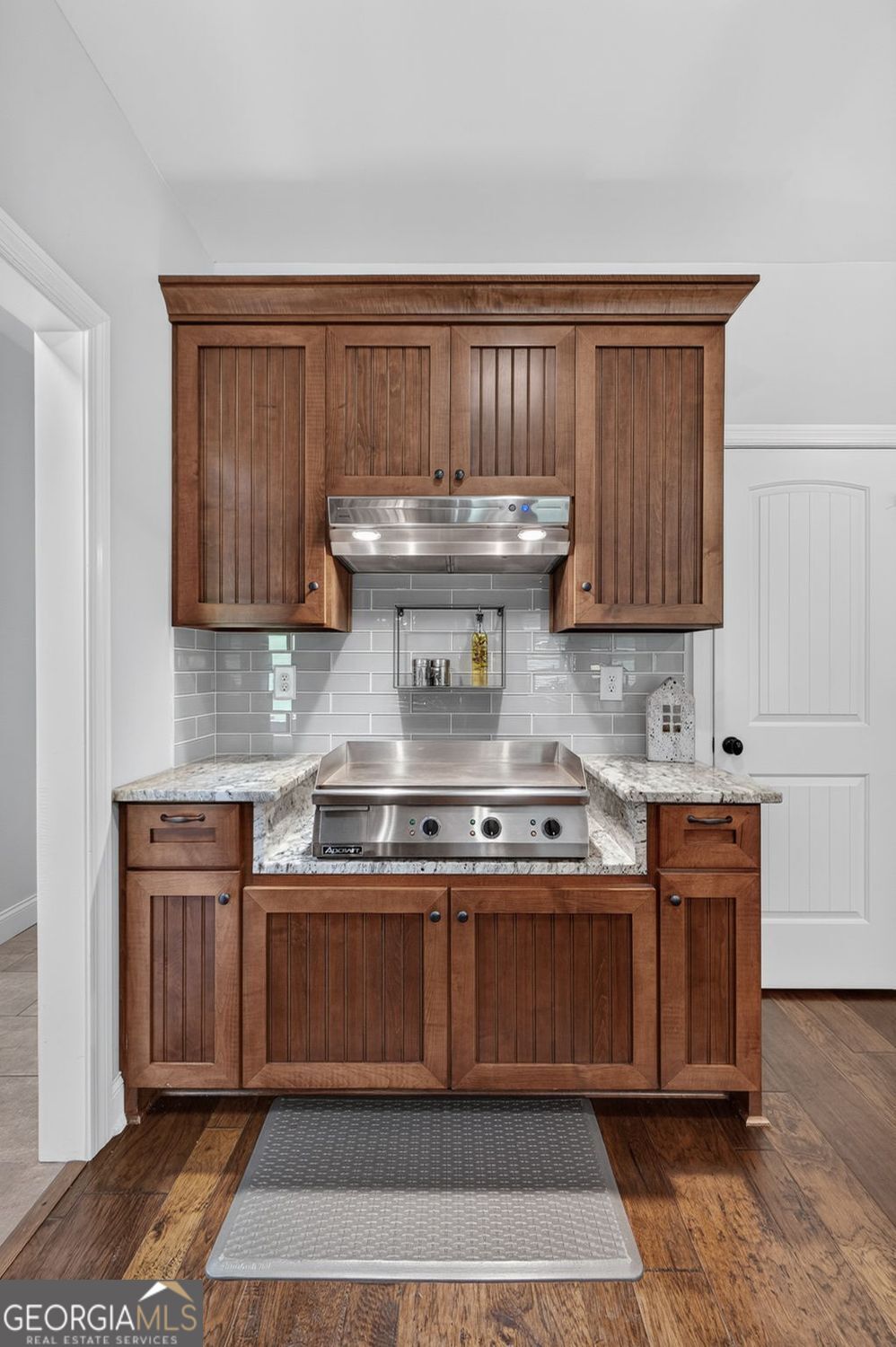 Incredible custom home with tons of bells and whistles in sought after – image 22