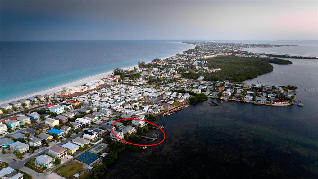 CONFIRMED POTENTIAL FOR TWO BUILDABLE WATERFRONT LOTS - This rare offe – image 11