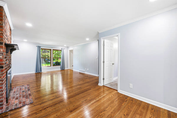 Welcome to this beautiful home that’s gleaming with pride and perfecti – image 21