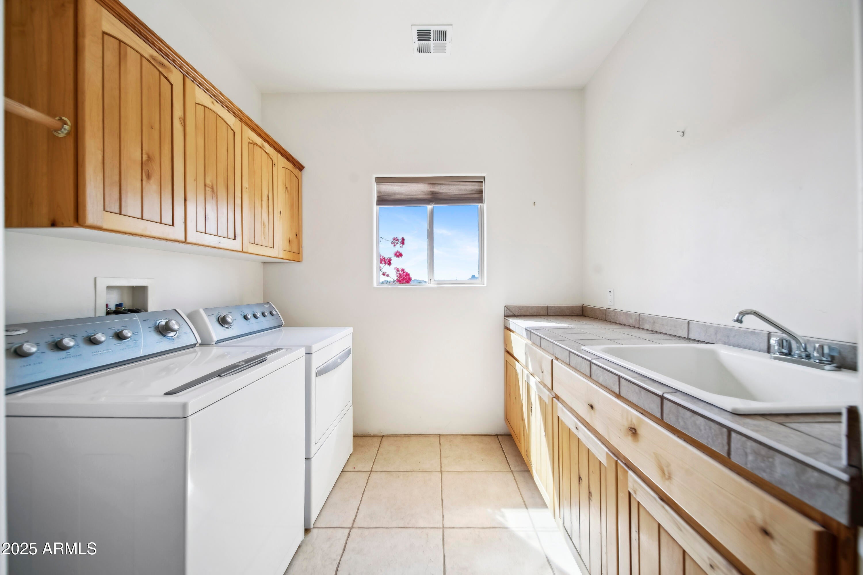 Fresh paint - looks great - Come and See - Luxury Home, acres, and ove – image 24