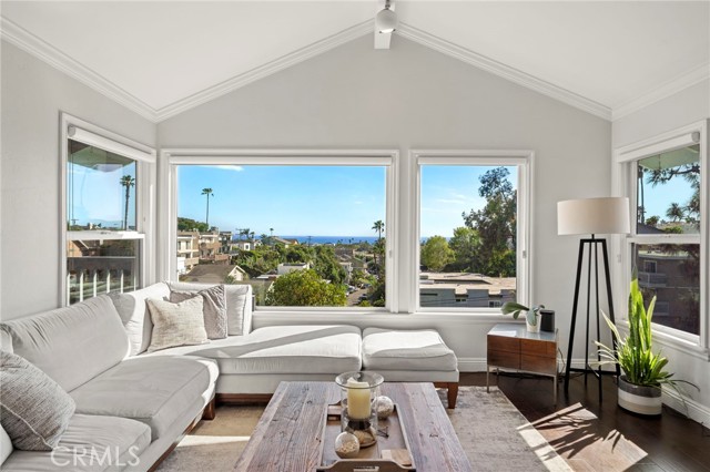 Rarely available first-row end-unit residence in Dana Points highly so – image 3