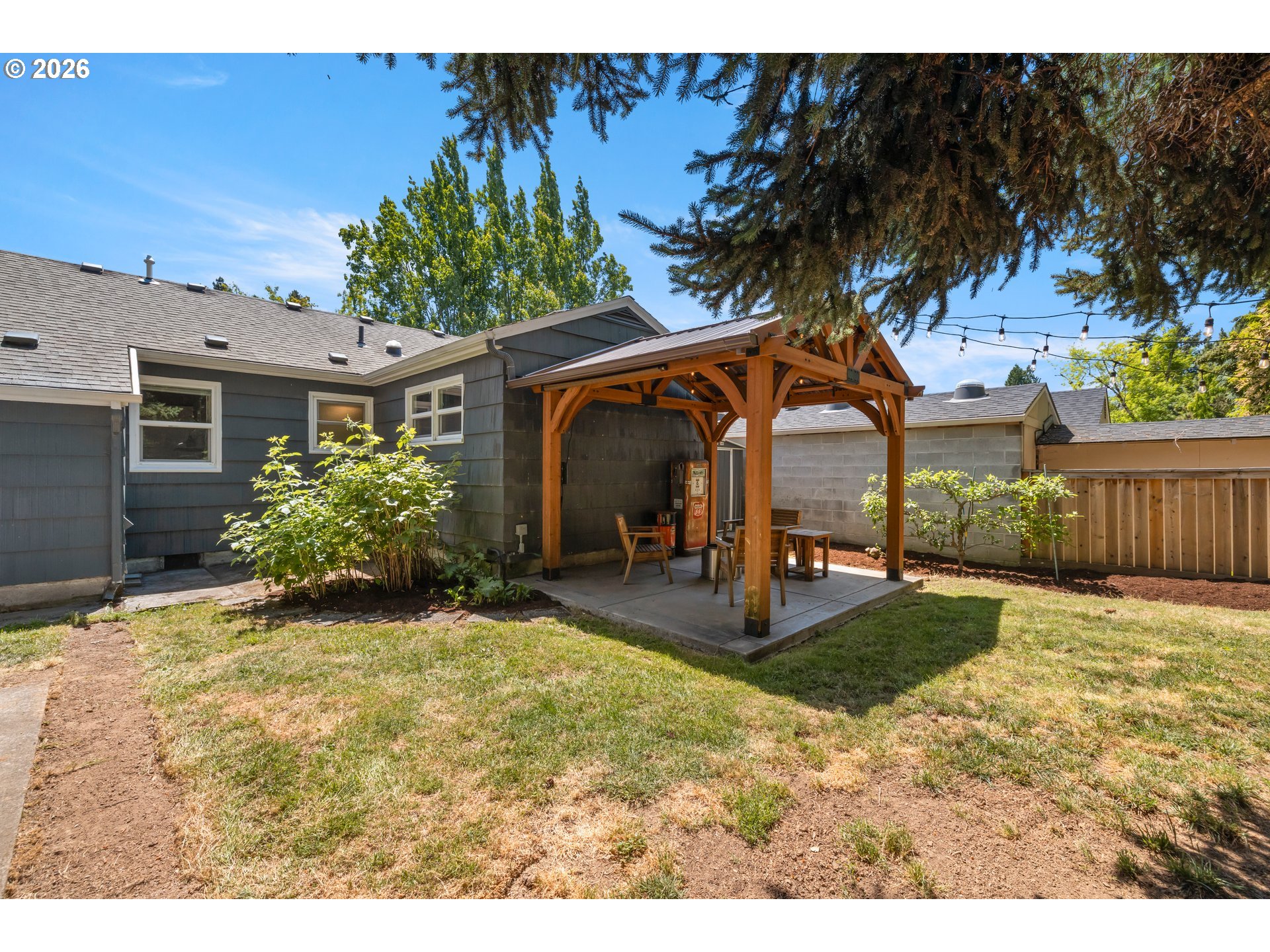 One-level living at its finest in the heart of Eastmoreland Heights! T – image 21