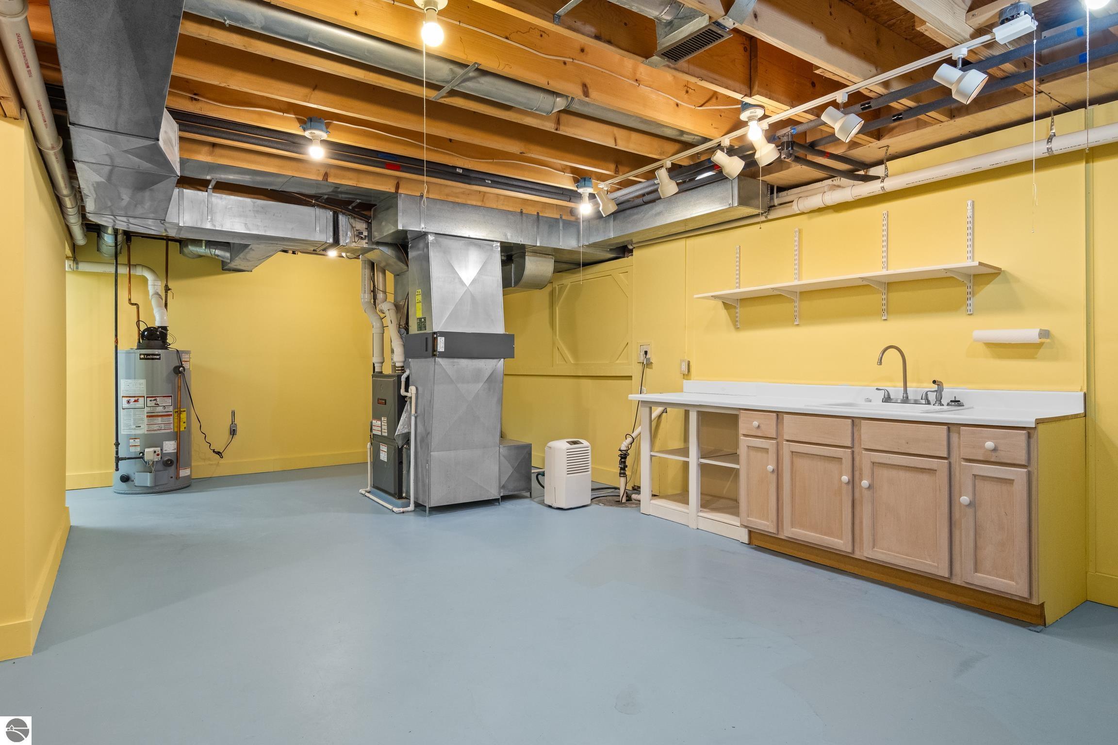 This 3-bedroom, 2.5-bath farmhouse offers a property designed for coun – image 44