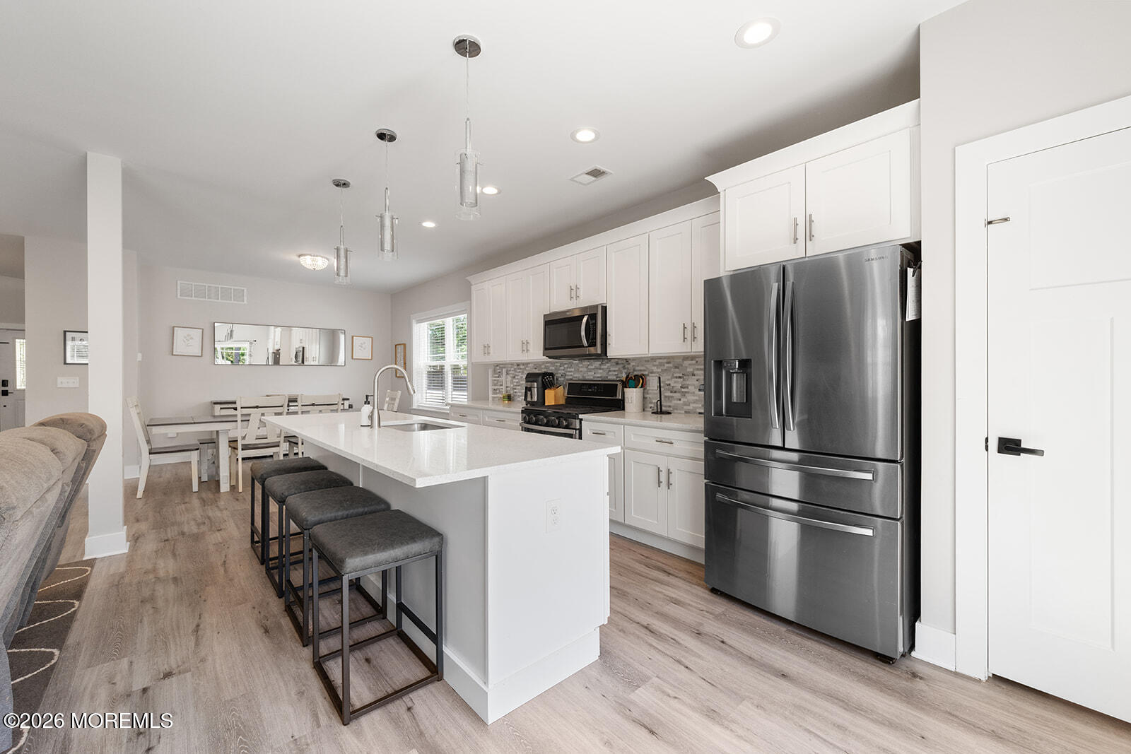 Beautifully maintained 3-bedroom, 2.5-bath home featuring an open-conc – image 5