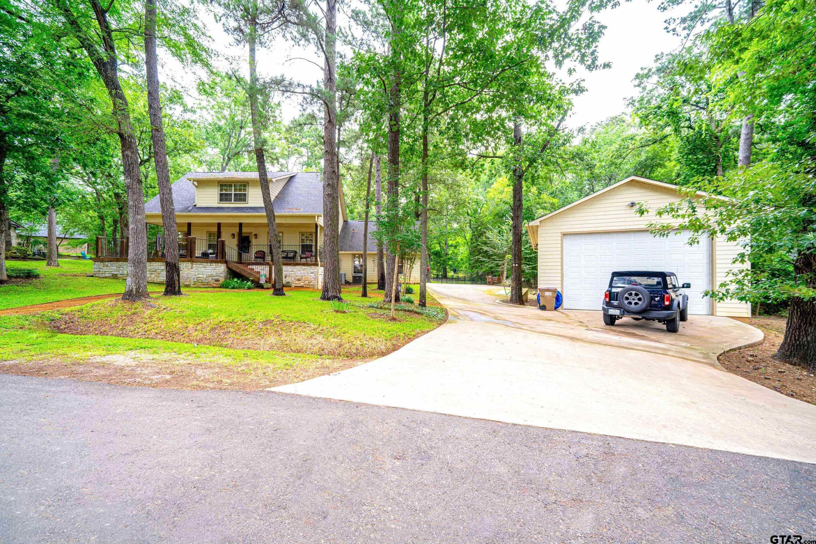 Located in the sought-after Tall Tree subdivision just across the stre – image 38