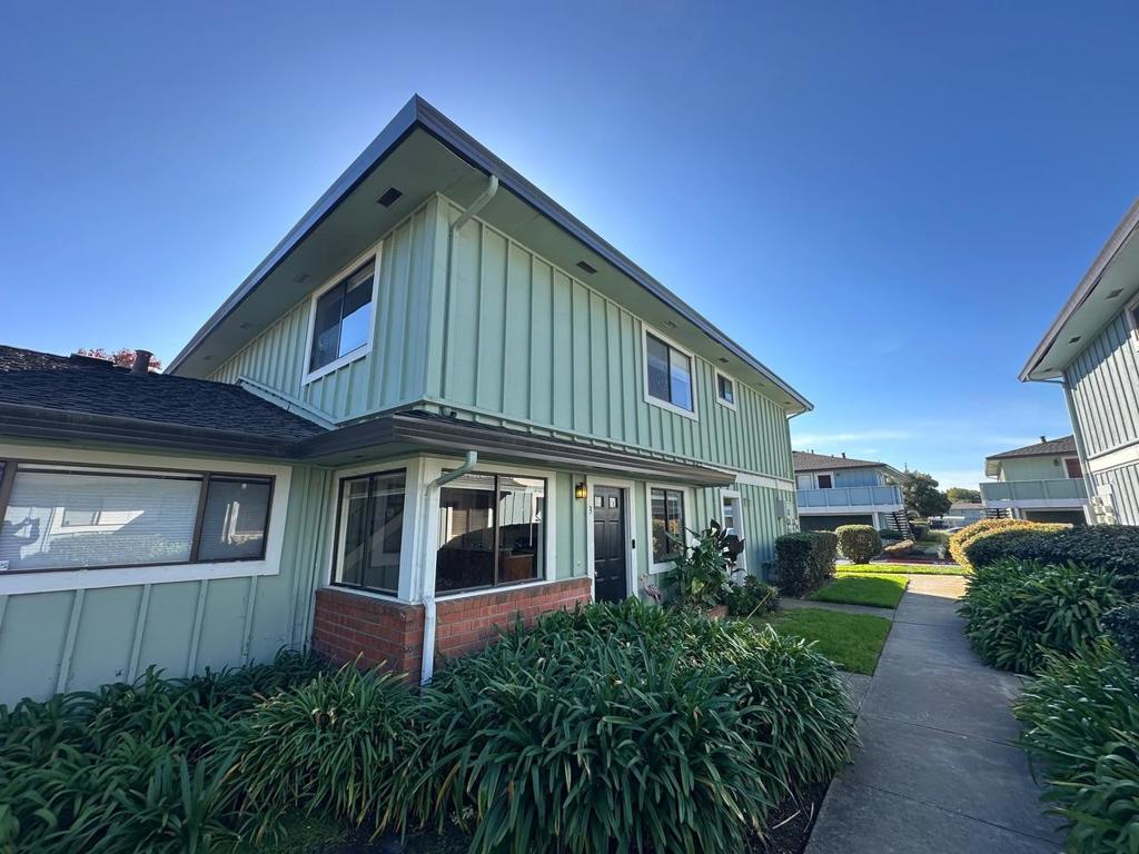 Who Wouldnt Want to live in desirable Capitola Knolls Community! Nestl – image 2