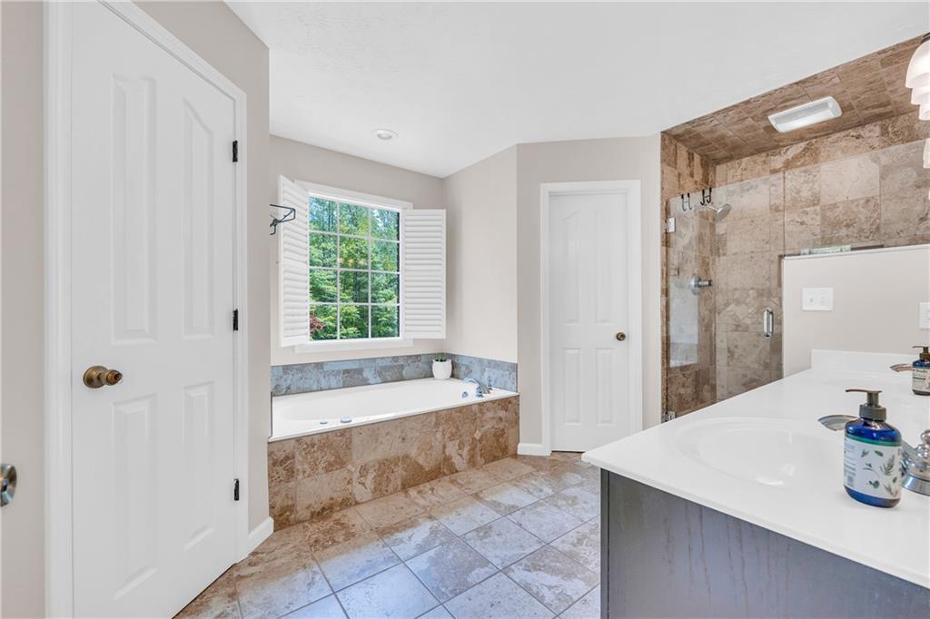 6200 6200 Bent Tree Cove, Murrayville, Georgia, 30564, USA, 5 Bedrooms Bedrooms, ,4 BathroomsBathrooms,Residential,For Sale,6200 Bent Tree Cove,7747079