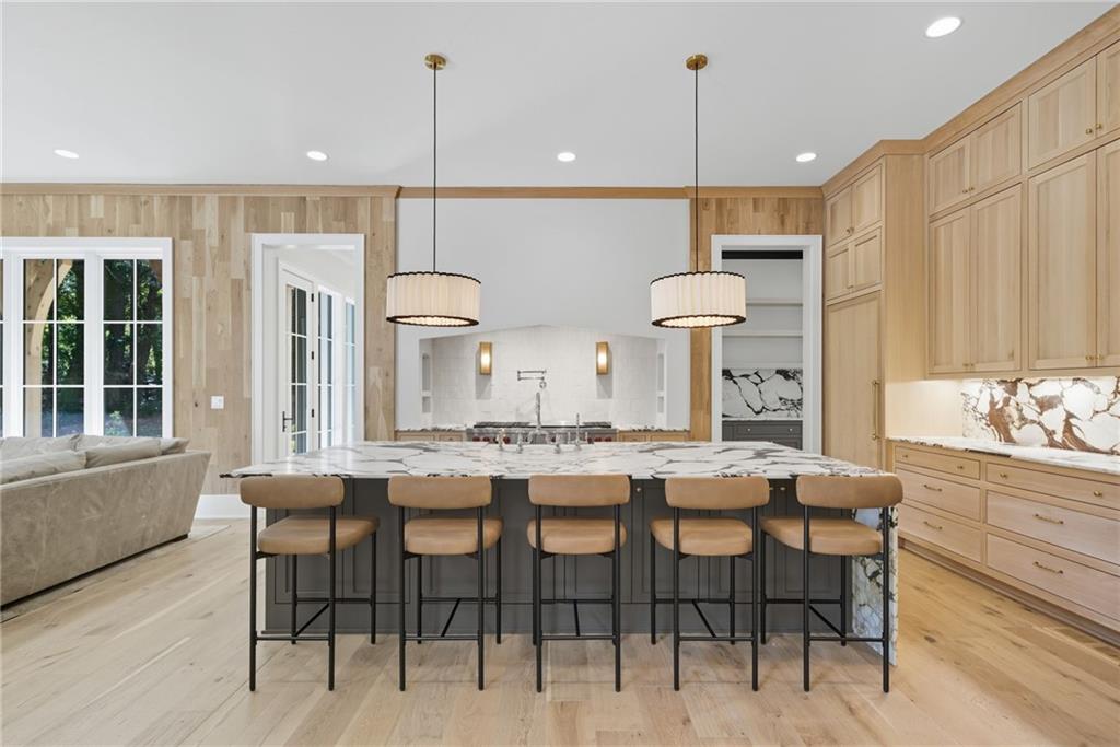 Beautiful Custom Home on gorgeous estate lot in exclusive Milton. This – image 15