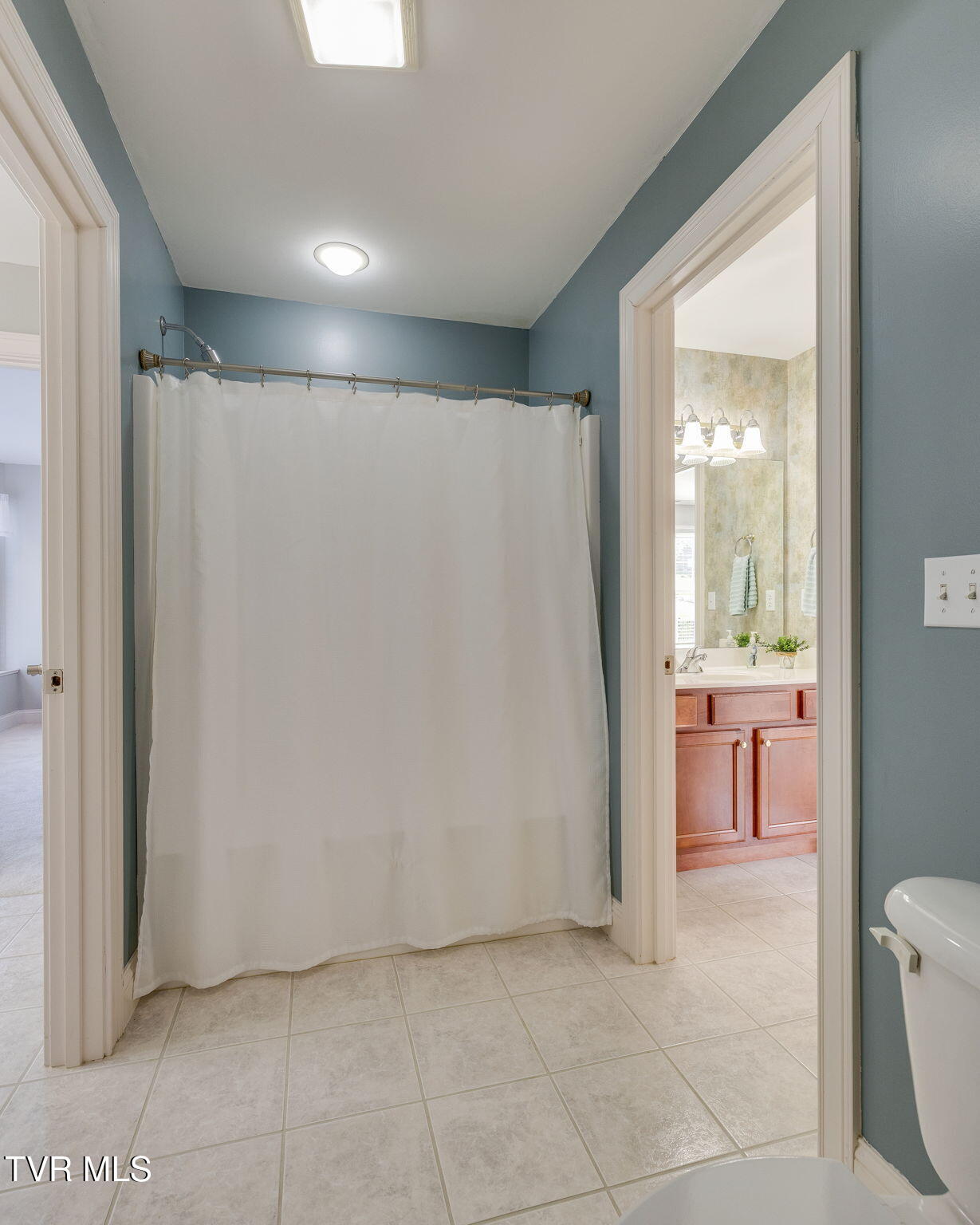 1 1 Honeysuckle Court, Johnson City, Tennessee, 37615, USA, 5 Bedrooms Bedrooms, ,5 BathroomsBathrooms,Residential,For Sale,1 Honeysuckle Court,6a0f69c9-074f-47a6-872e-868ad5