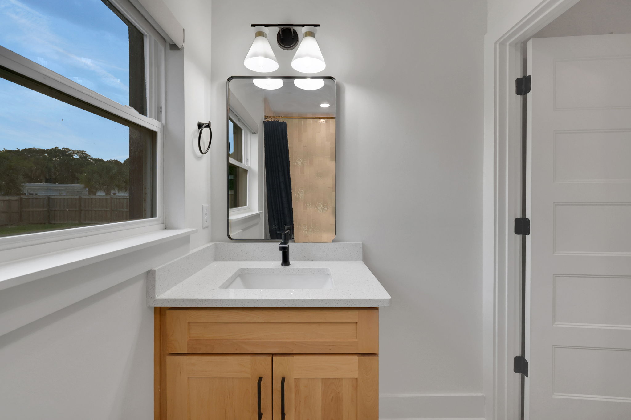 Experience the ultimate coastal lifestyle in this stunning Jacksonvill – image 31