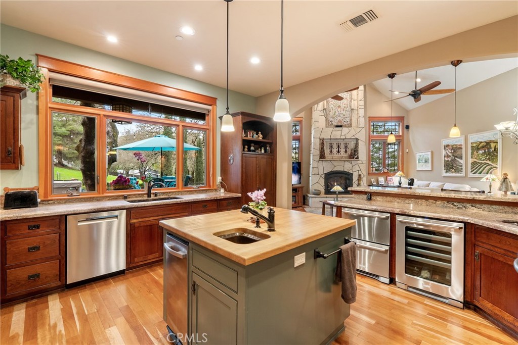 Located on the desirable West Side of Paso Robles, this custom-built 2 – image 8
