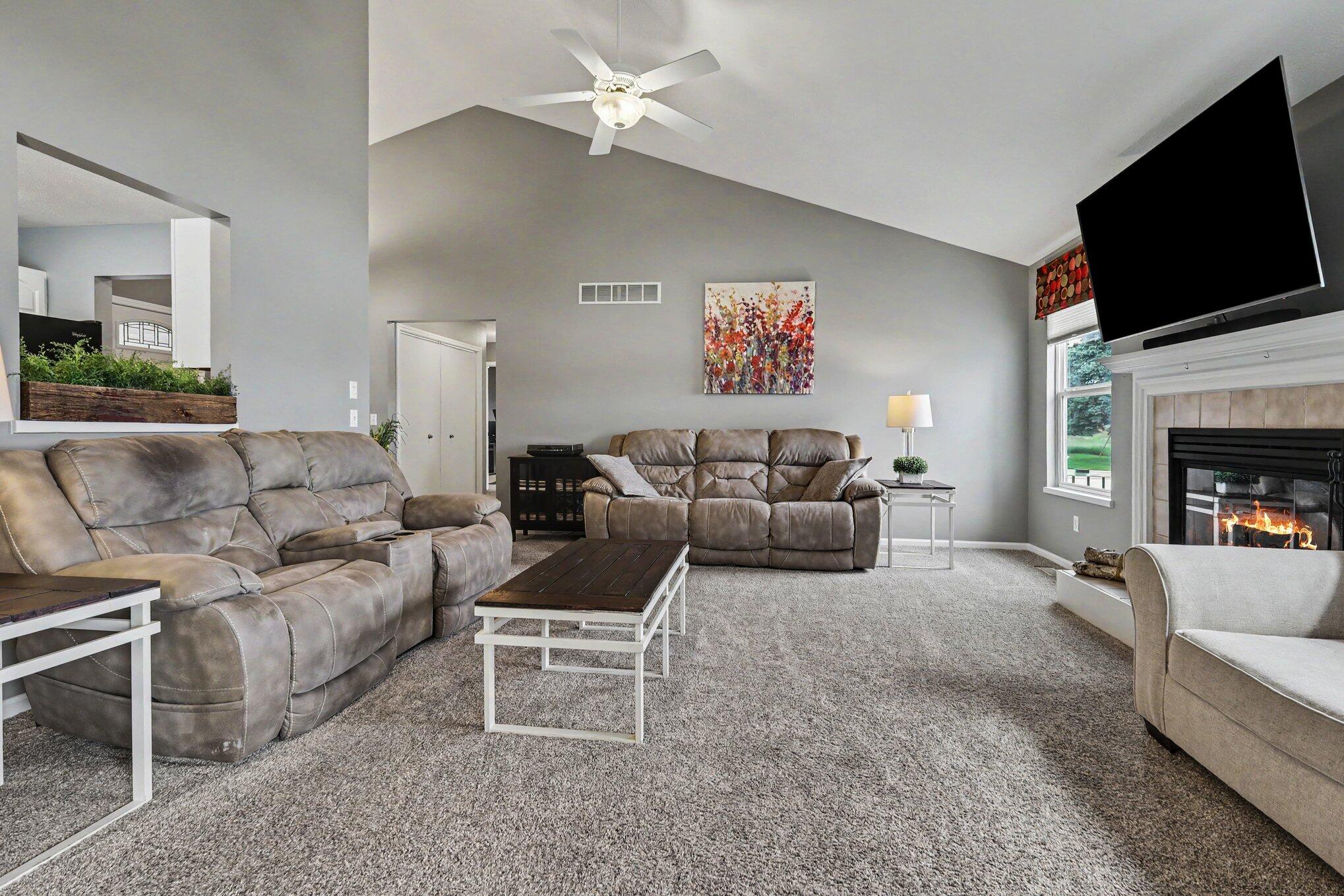 How does being located within minutes of the beach, restaurants, shopp – image 7