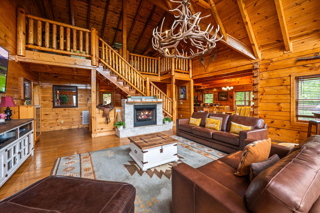 725 725 Big Bear Ridge Road, Gatlinburg, Tennessee, 37738, USA, 5 Bedrooms Bedrooms, ,6 BathroomsBathrooms,Residential,For Sale,725 Big Bear Ridge Road,308006