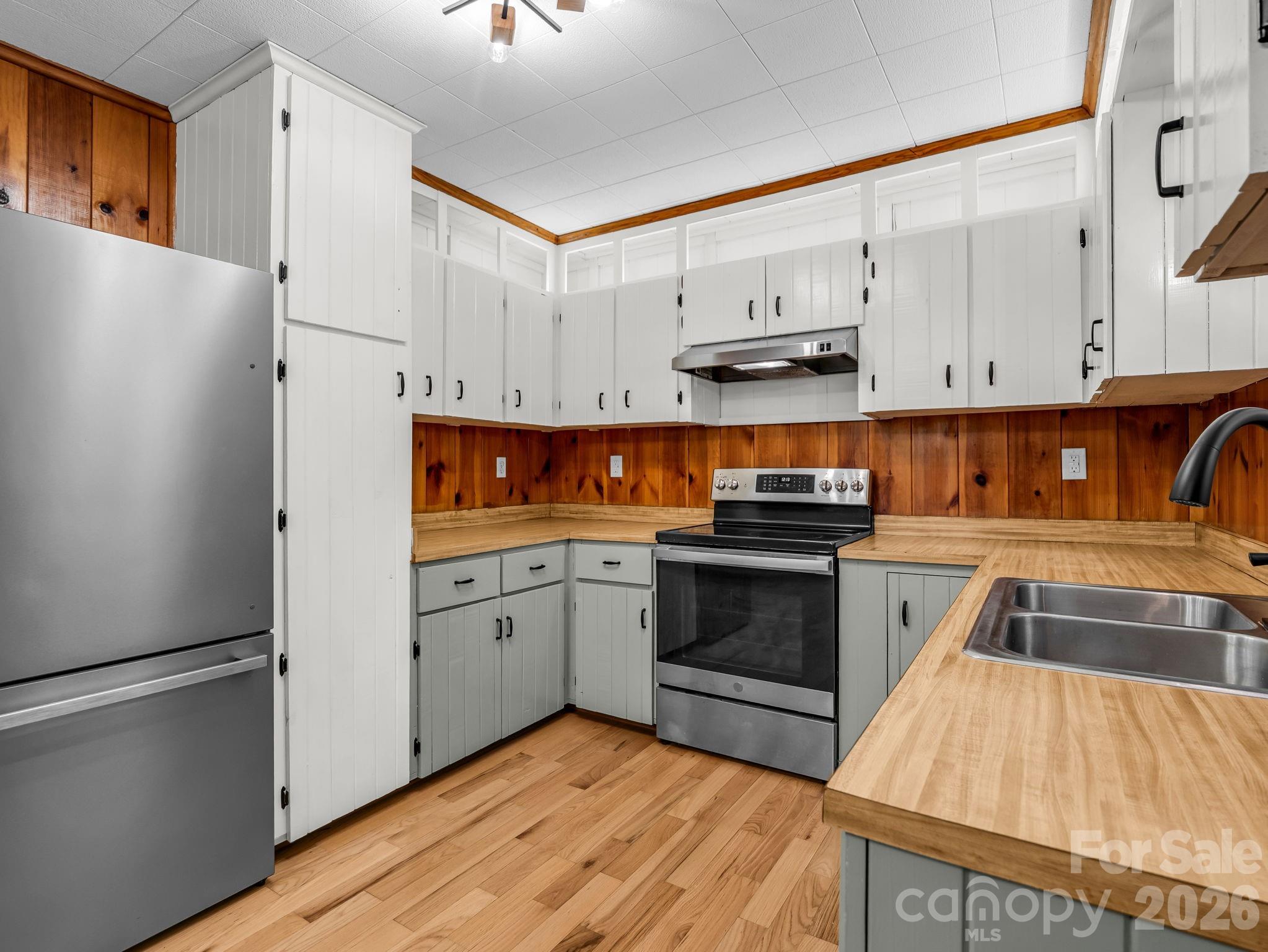 670 670 Cedar Creek Road, Lake Lure, North Carolina, 28746, USA, 3 Bedrooms Bedrooms, ,2 BathroomsBathrooms,Residential,For Sale,670 Cedar Creek Road,4382823