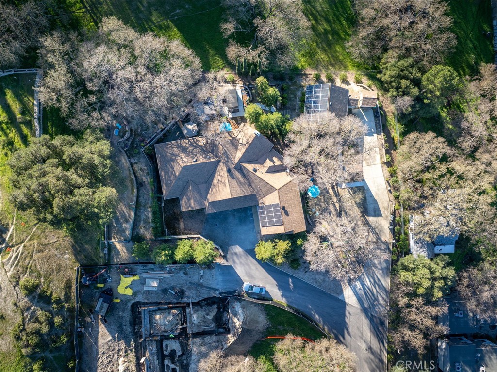 Located on the desirable West Side of Paso Robles, this custom-built 2 – image 57