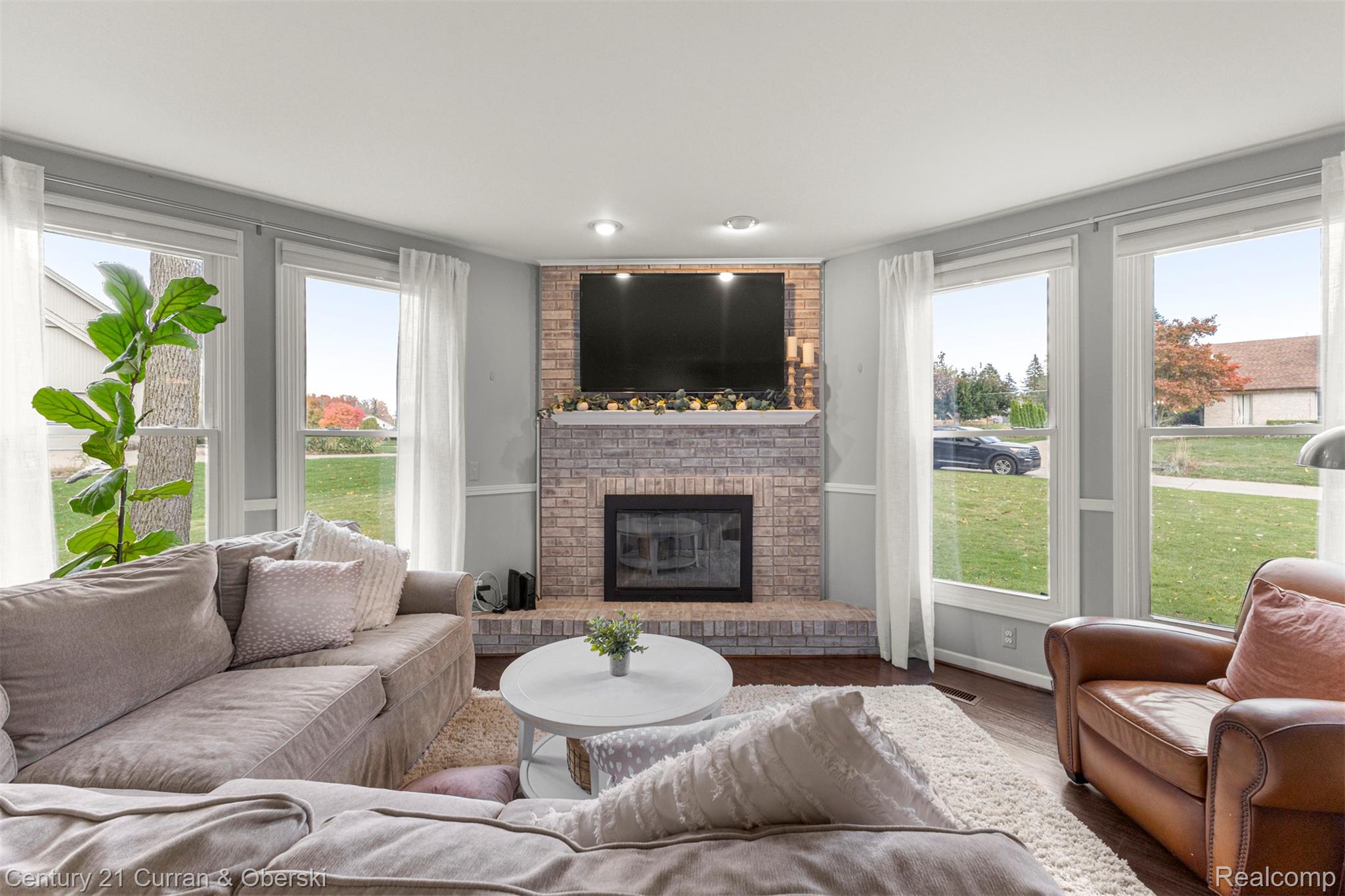 Welcome to 30999 Sudbury Street in Farmington Hills. This beautifully – image 10