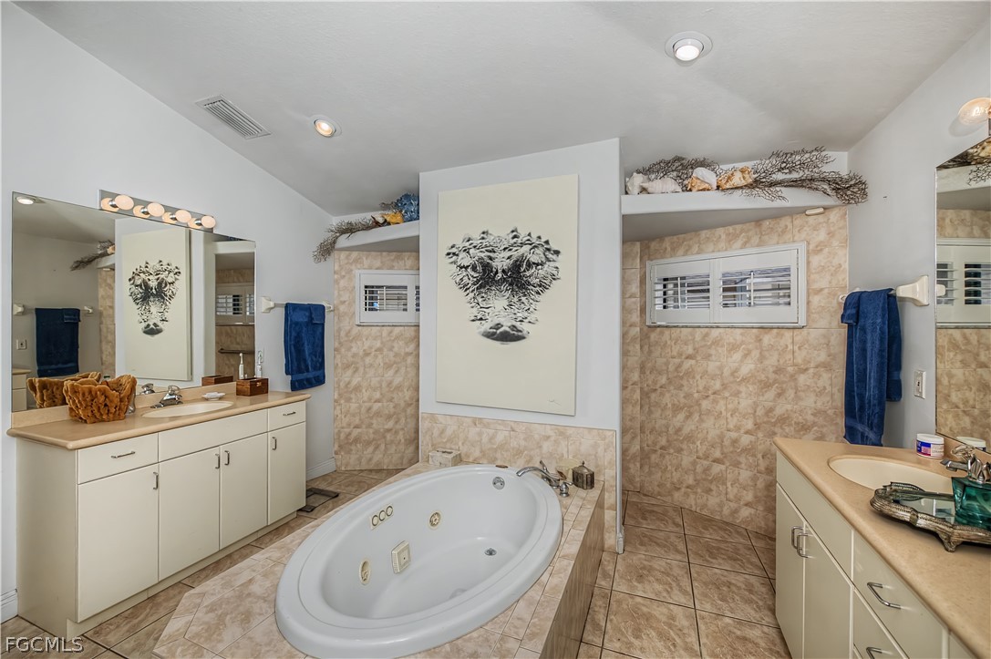 3229 3229 SE 1st Court, Cape Coral, Florida, 33904, USA, 3 Bedrooms Bedrooms, ,2 BathroomsBathrooms,Residential,For Sale,3229 SE 1st Court,ee2b59fe-c4ab-4077-9063-6c4db8