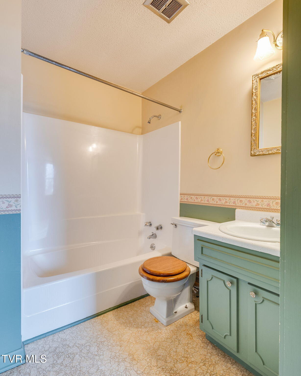 PRICE IMPROVEMENT! If youve ever thought about opening a Bed & Breakfa – image 53
