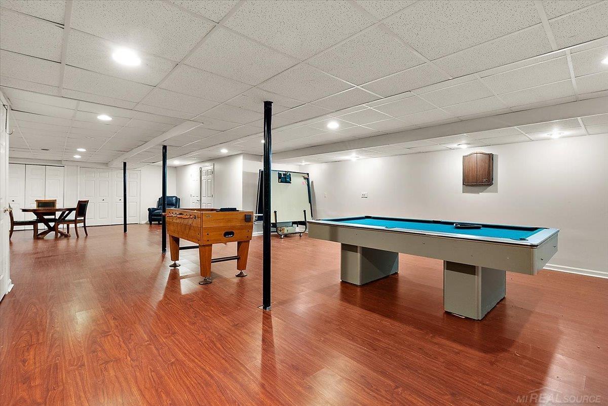 Rare find! Beautiful 4 Bedrom Split Level home with inground pool loca – image 47